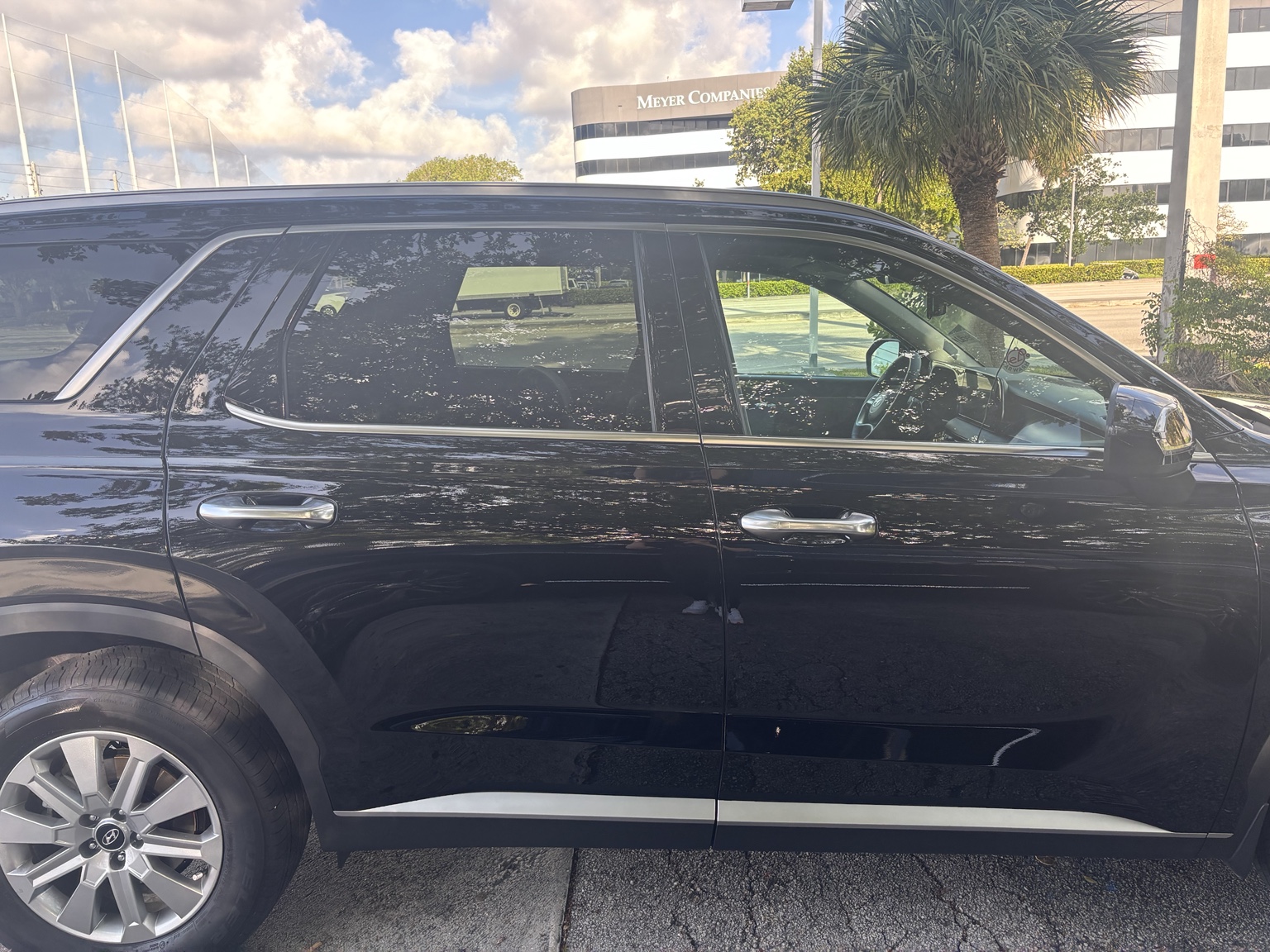 Black Hyundai Palisade 2025 side view